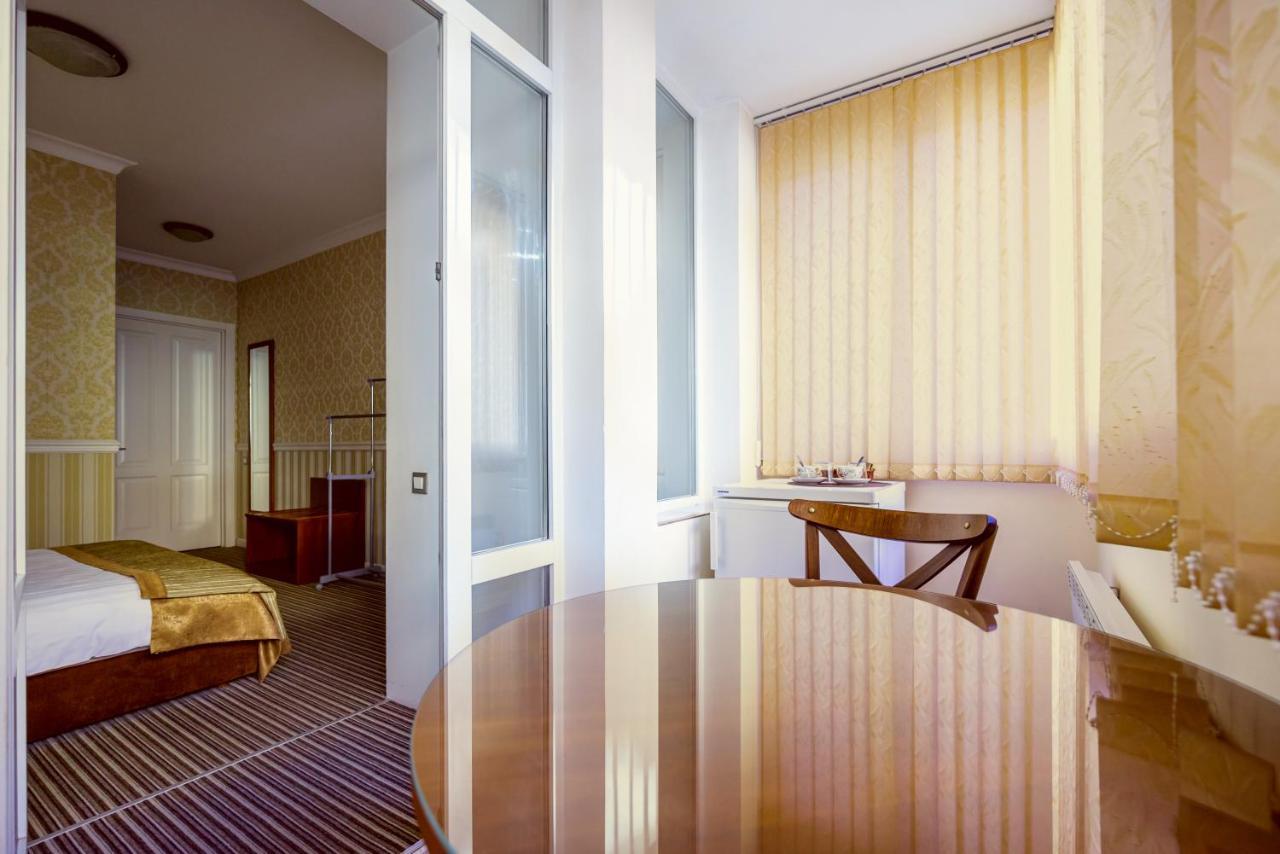 Consul Hotel Консул Odessa Buitenkant foto