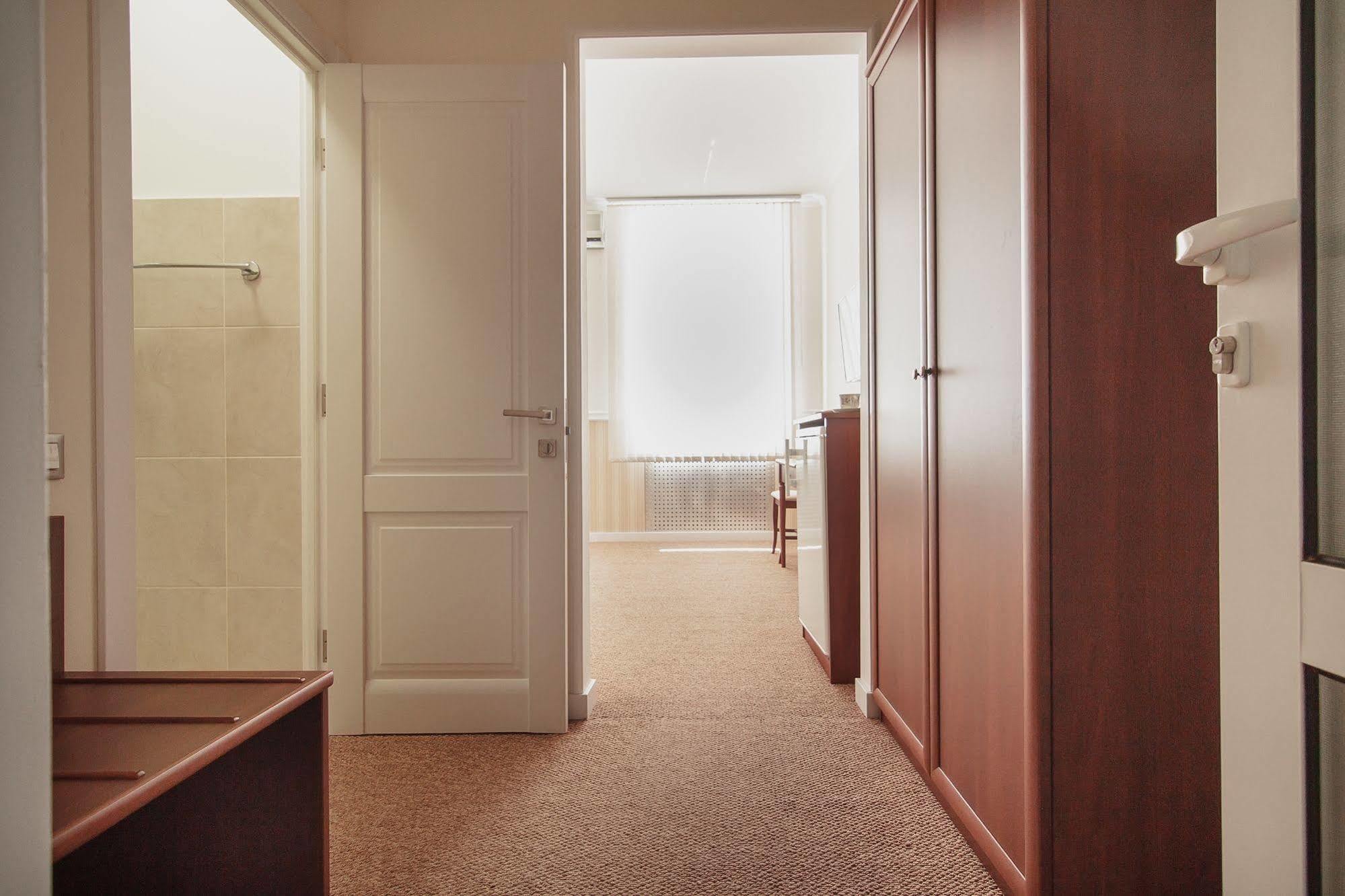 Consul Hotel Консул Odessa Buitenkant foto